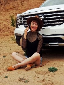 透视牛仔短裤的草帽姐妥妥的西北范不做作