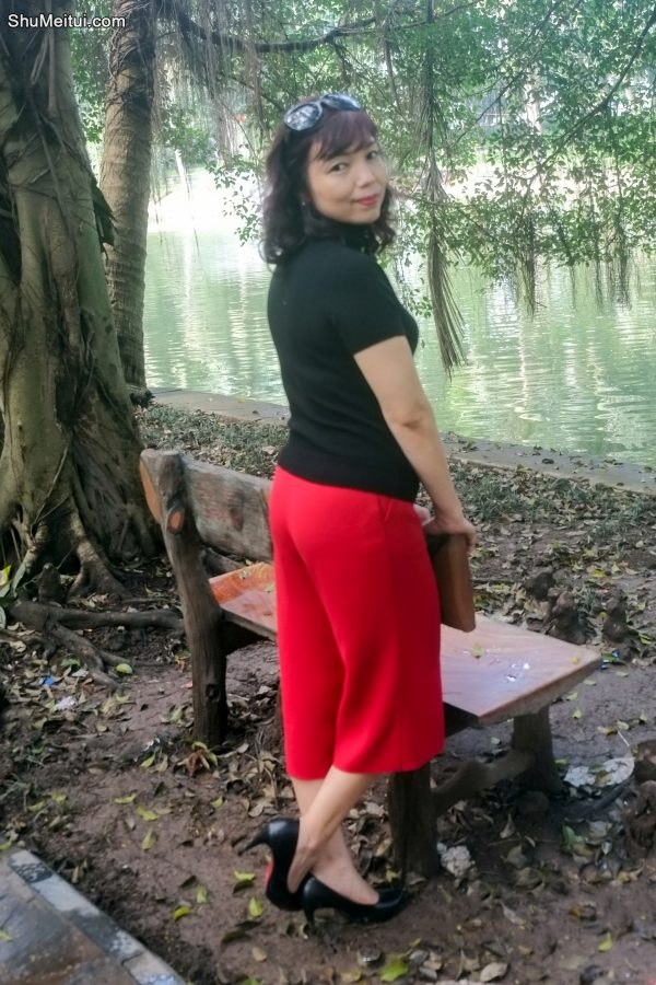 两位不同身材的熟女大姐外出拍照选一个吧[第23张/共33张]