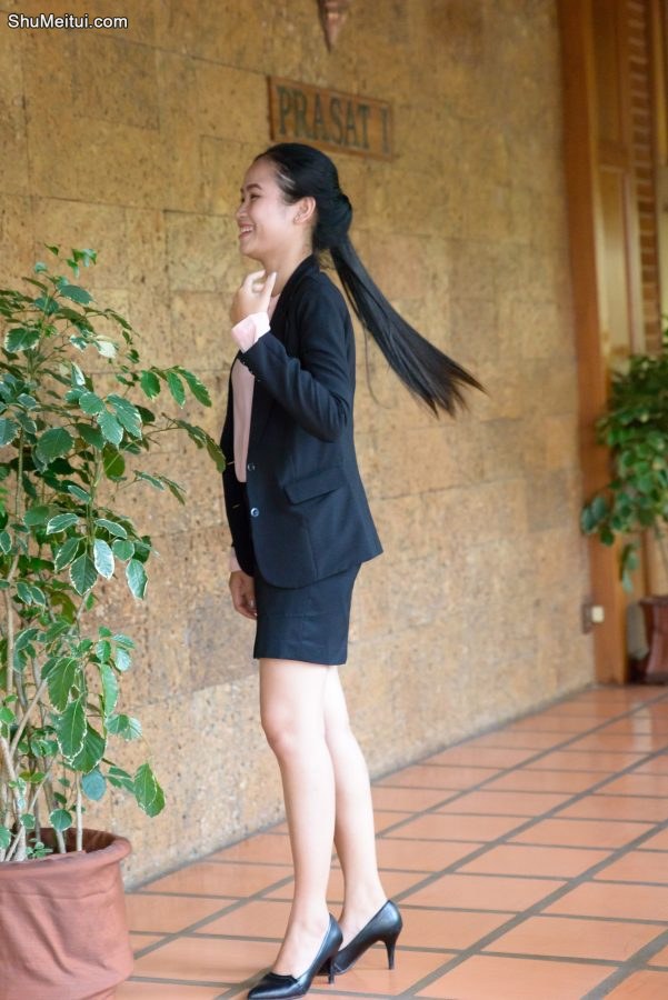 酒店大厅的熟妇前台很调皮嘛要打屁股哦[第3张/共8张]