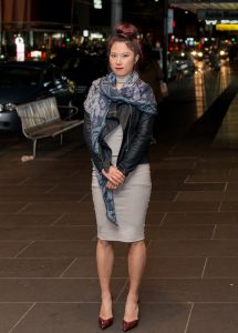 性感熟女辛迪晚上又高调出动了，喜欢熟女风格的小伙伴们不别错过呀