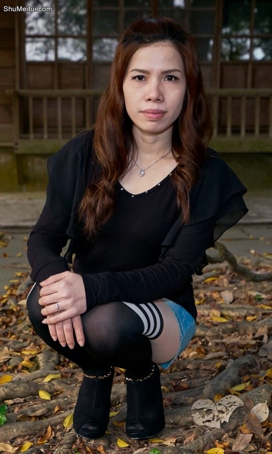 熟妇王翠嫂棉袜袜跟超短裙不惧走光[第13张/共16张]