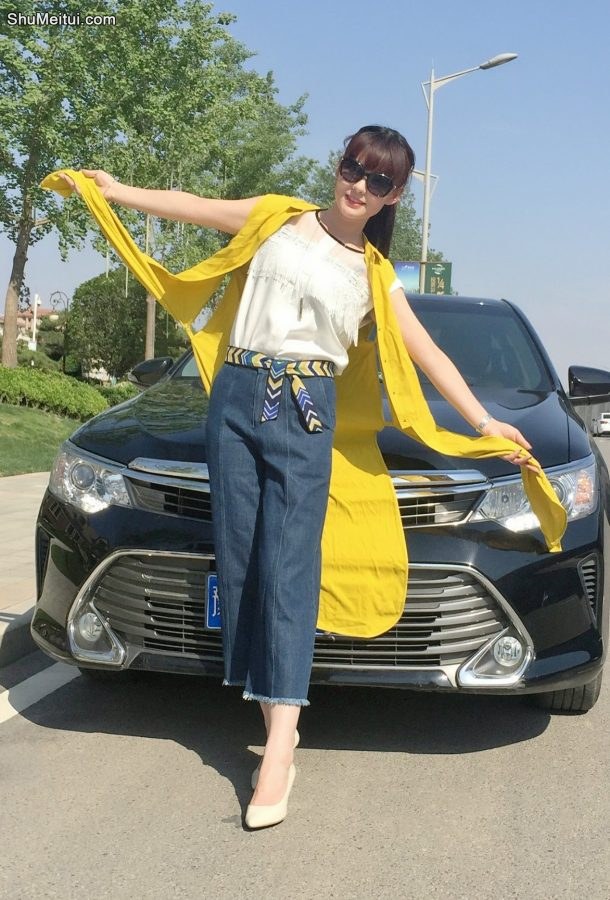 清纯靓丽无敌长腿美妇我们的最爱[第3张/共28张]