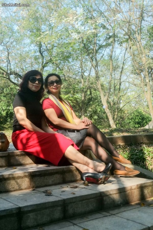 两位不同身材的熟女大姐外出拍照选一个吧[第29张/共33张]