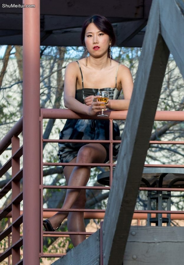 魔鬼身材美妇辛迪邀请你喝一杯，敢不敢[第11张/共22张]