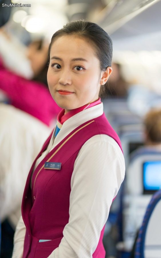 漂亮且俏皮的两空姐制服诱惑而且身材好[第3张/共12张]