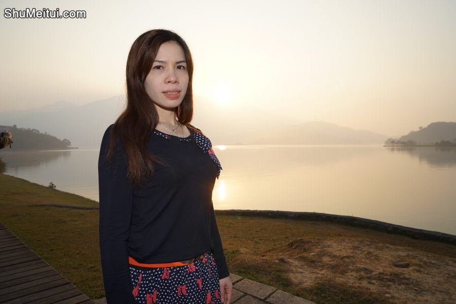 花裙黑高跟的美妇周末爬个小山，熟女进行时[第11张/共16张]