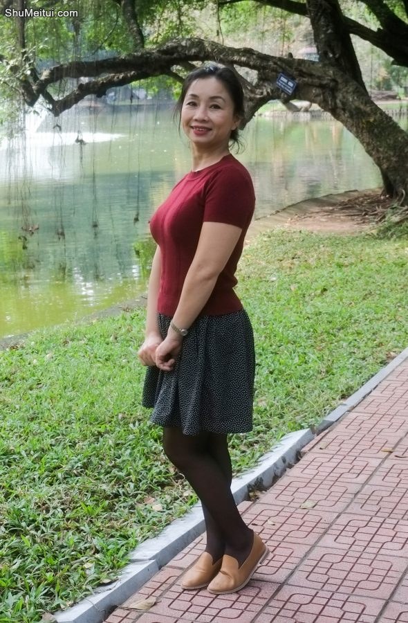 两位不同身材的熟女大姐外出拍照选一个吧[第6张/共33张]