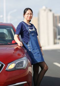 辣妈三七美妇黑丝花裙郊外一日游