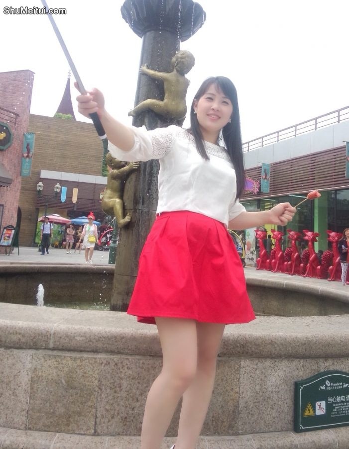 熟妇自拍之白衣红短裙魏大姐，风韵的很[第7张/共7张]