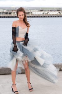 大方得体的国外美妇来拍写真，看来所有女人都一样没事来套写真玩