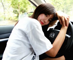 天仙般的美妇好美好美黑色长裙牛仔短裤好性感