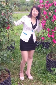 熟妇魏大姐又玩去了，短裙长裙各来一套真是干劲十足呀