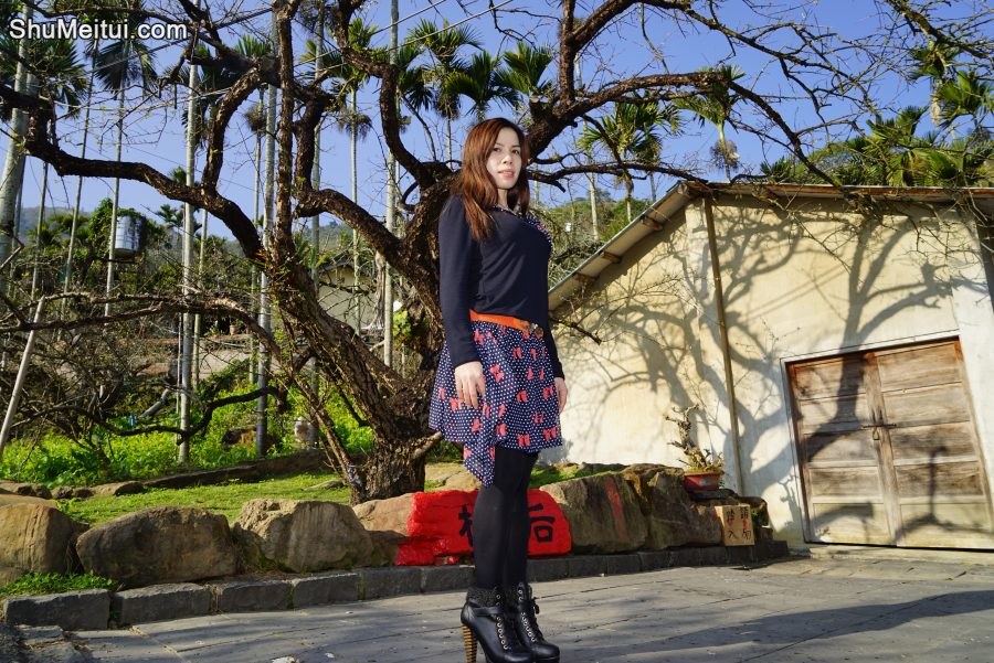 花裙黑高跟的美妇周末爬个小山，熟女进行时[第10张/共16张]