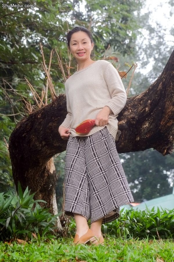 两位成熟美女大姐结伴拍照穿厚丝袜的腿型不错[第33张/共35张]