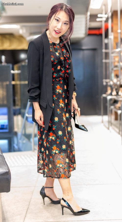 性感熟妇辛迪今天休息身着黑衣长裙逛街买买买[第4张/共11张]