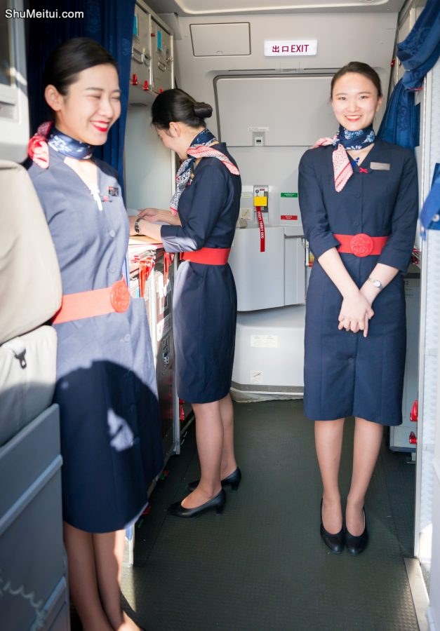 活力四射的漂亮空姐们，各个都是水灵的流水好漂亮呀[第1张/共8张]