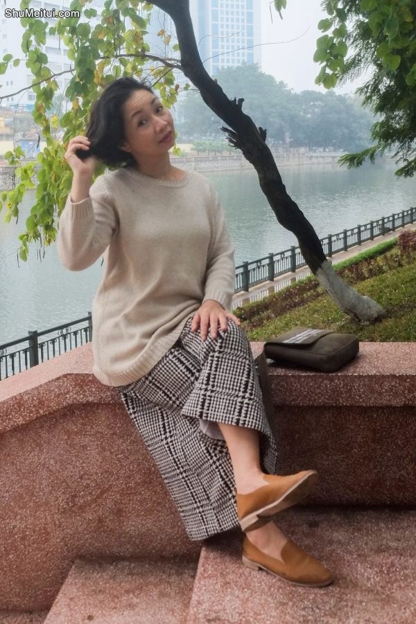 两位成熟美女大姐结伴拍照穿厚丝袜的腿型不错[第5张/共35张]