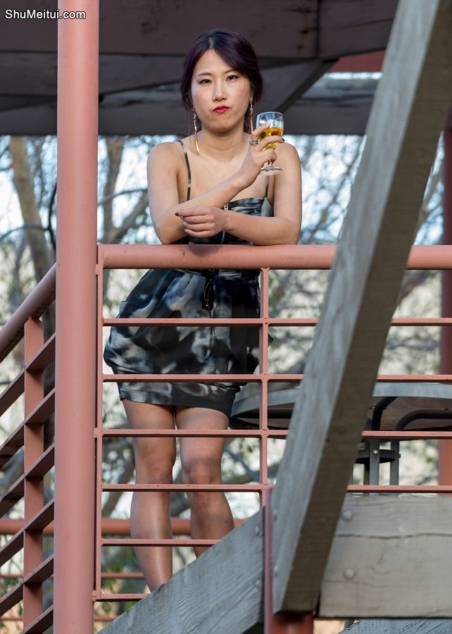 魔鬼身材美妇辛迪邀请你喝一杯，敢不敢[第10张/共22张]