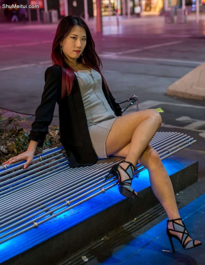 性感霸气按摩女美妇辛迪喝多了外国街头随意拍[第7张/共13张]