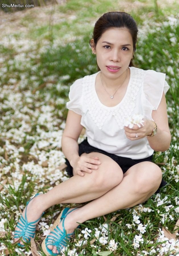 熟女王翠嫂超短裙小树林里诱惑摆拍此处省去一万字[第2张/共19张]