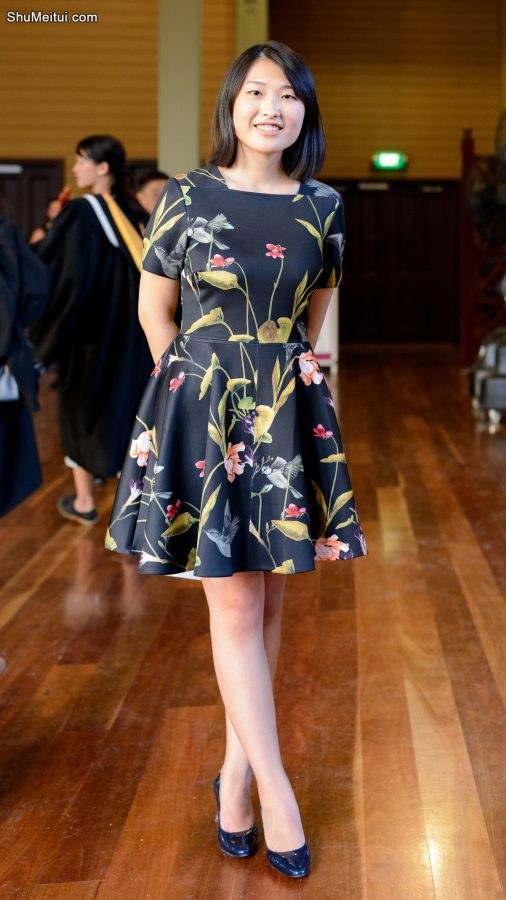 小媳妇飞来查岗来了花裙细腿娃娃脸好可爱的小熟女[第7张/共8张]