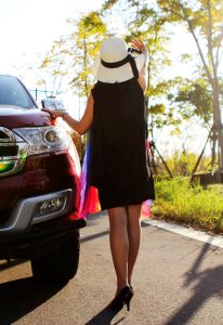 爱拍晚霞的落日嫂丰满熟妇当车模