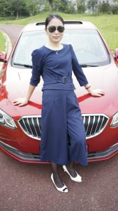 辣妈三七美妇黑丝花裙郊外一日游