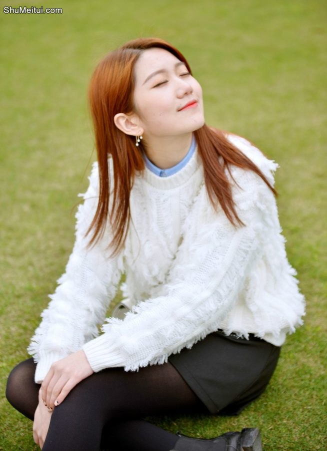 清纯甜美的小雨姐姐无论制服还是居家服都是S级别的[第23张/共39张]