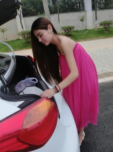 长相甜美身材火辣的性感美妇装纯洁，卡哇伊