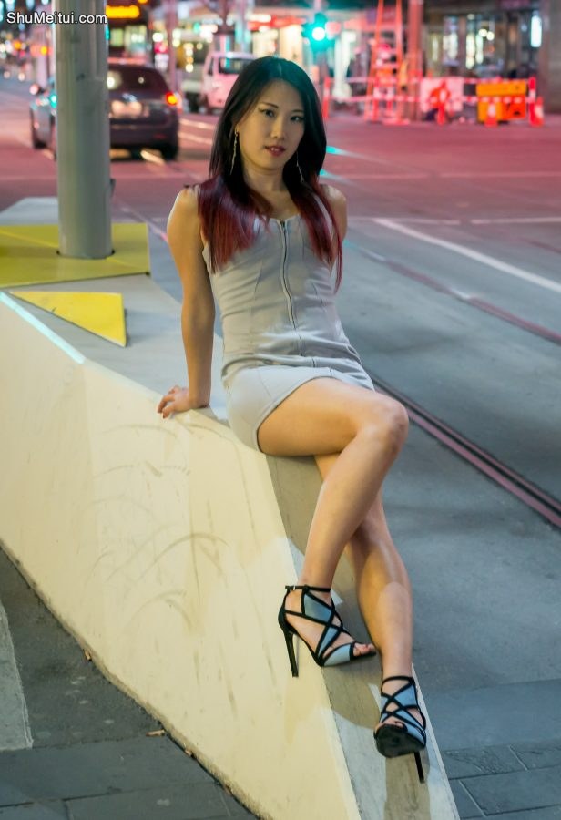 性感霸气按摩女美妇辛迪喝多了外国街头随意拍[第2张/共13张]