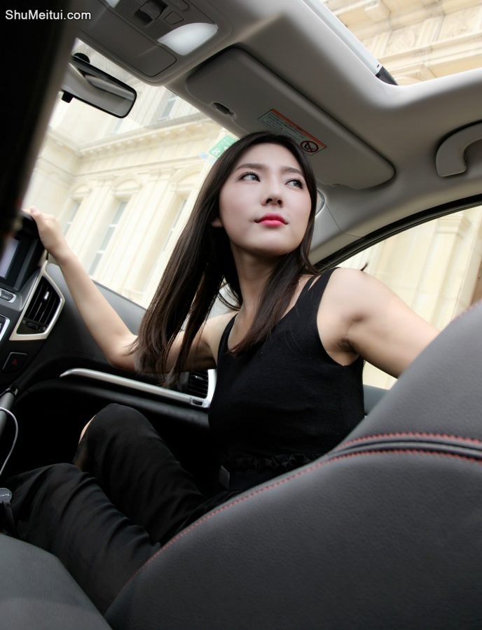 天仙般的美妇好美好美黑色长裙牛仔短裤好性感[第27张/共29张]