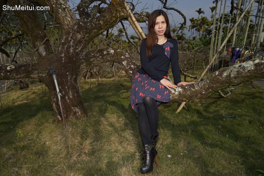 花裙黑高跟的美妇周末爬个小山，熟女进行时[第8张/共16张]