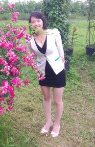 熟妇魏大姐又玩去了，短裙长裙各来一套真是干劲十足呀