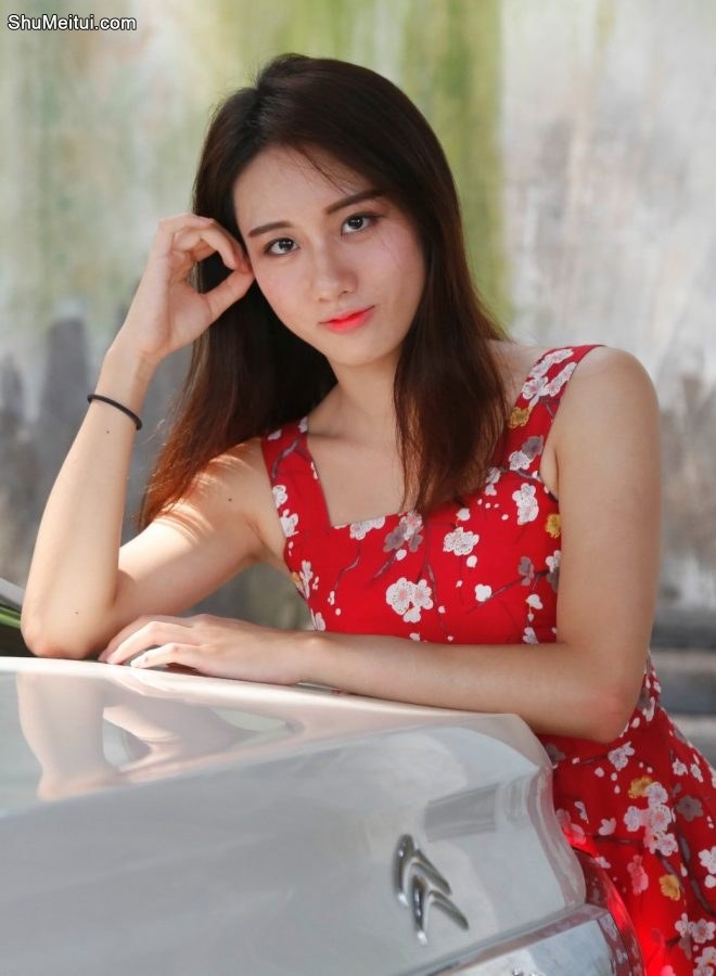 碎花红裙的性感美妇郝嫂，这颜值也太高了呀[第12张/共17张]