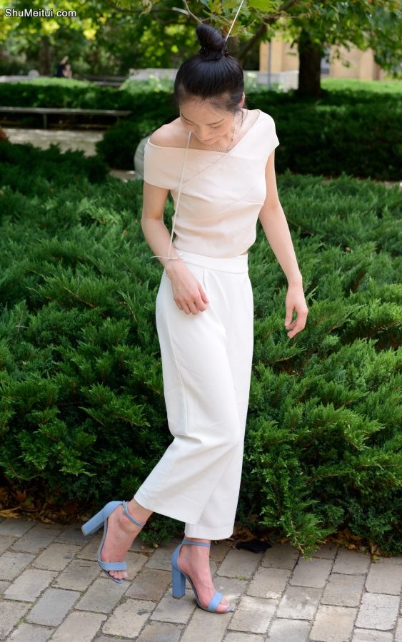 偶然拍到一个拿着气球的美妇，人长的美身材也相当性感[第4张/共6张]