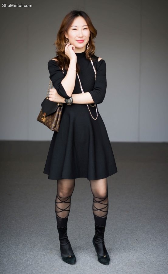 熟女优优陪客户参展，然后她就成了主角了[第10张/共13张]