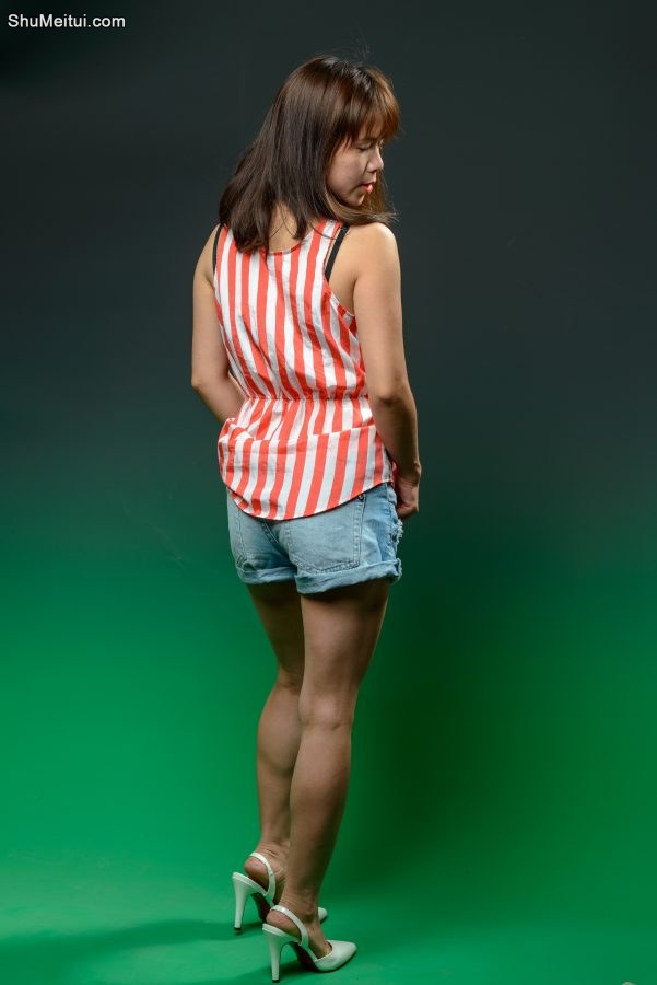 熟妇写真之短裙和短裤加细跟[第6张/共8张]