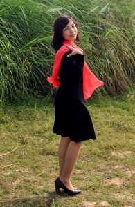 两位穿了丝袜的成熟美女大姐一起外拍之前奏