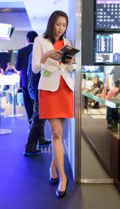 整个公司的高挑甜美美少妇都被我拍到了，漂亮