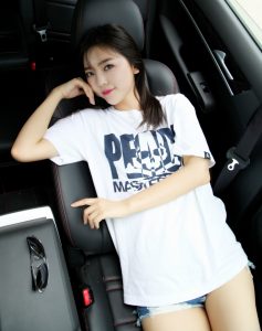 天仙般的美妇好美好美黑色长裙牛仔短裤好性感