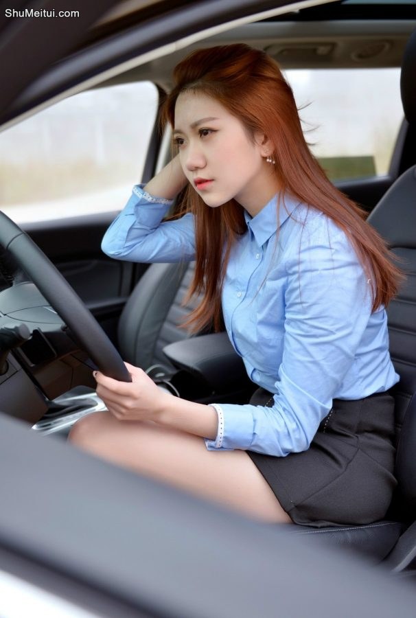 清纯甜美的小雨姐姐无论制服还是居家服都是S级别的[第8张/共39张]