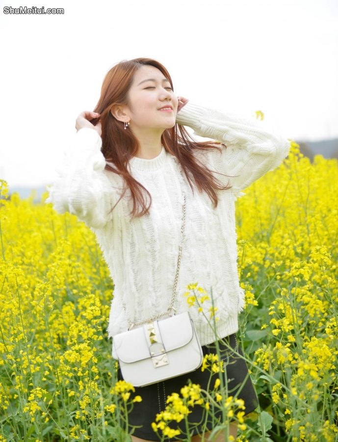 清纯甜美的小雨姐姐无论制服还是居家服都是S级别的[第11张/共39张]