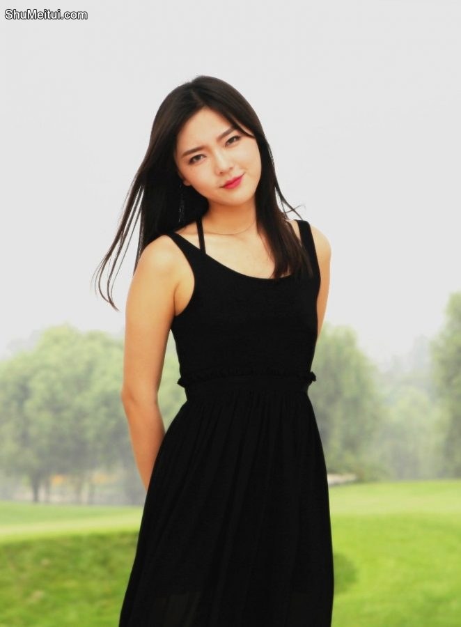 天仙般的美妇好美好美黑色长裙牛仔短裤好性感[第25张/共29张]