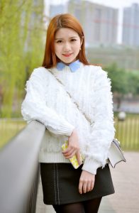 清纯甜美的小雨姐姐无论制服还是居家服都是S级别的