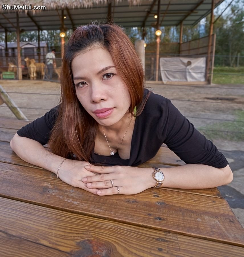 黑衣熟妇美腿王翠嫂的一双大白腿真耐看[第12张/共12张]