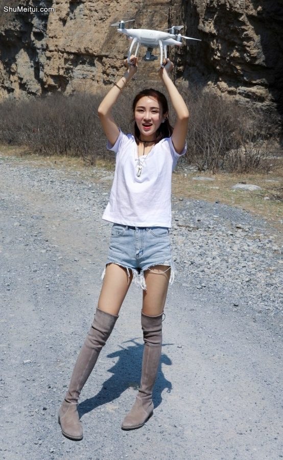 喜欢去山里游玩的有情调美妇香香这腿这身材太美了[第12张/共20张]