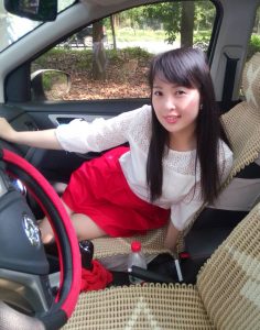 白衣红裙子的美妇魏大姐又出山抓男人了，看看靓不靓