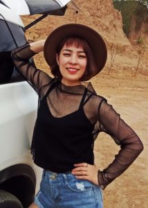 透视牛仔短裤的草帽姐妥妥的西北范不做作