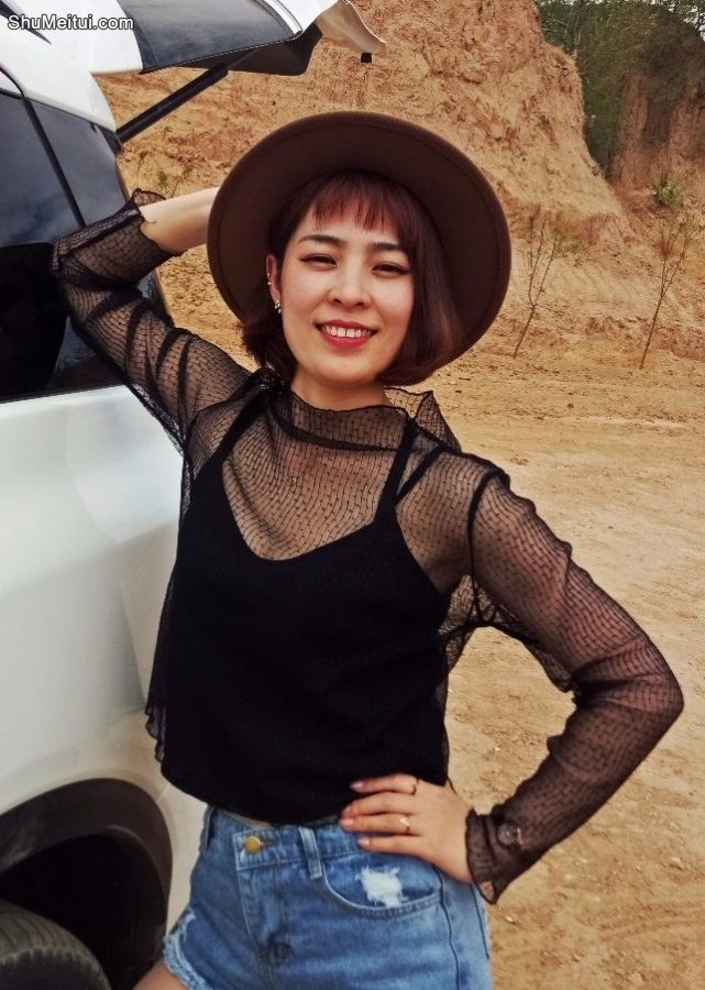 透视牛仔短裤的草帽姐妥妥的西北范不做作[第10张/共23张]