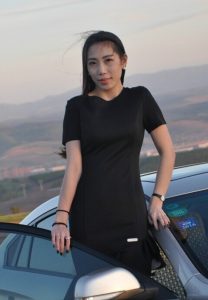 无敌魅惑红裙黑裙小美妇，拍的挺有味道嘛